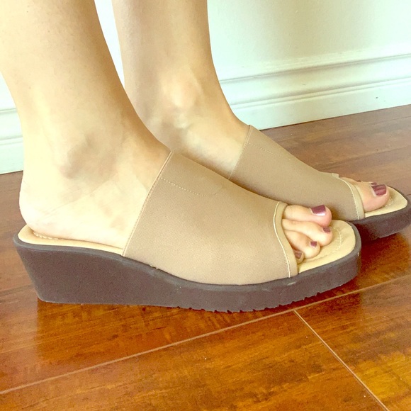 Donald Pliner Wedge Sandals - Picture 1 of 2